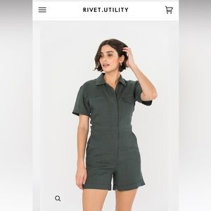 Rivet Utility Dreamer Jumpsuit - Jungle Green Linen